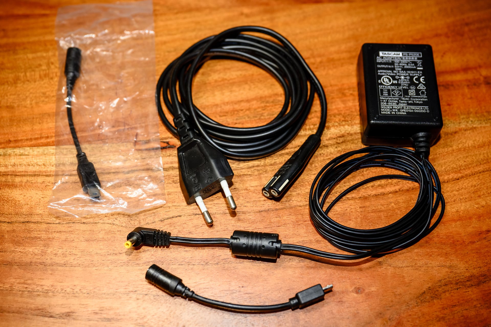 Alimentator priza Tascam PS-P520E pentru recorder