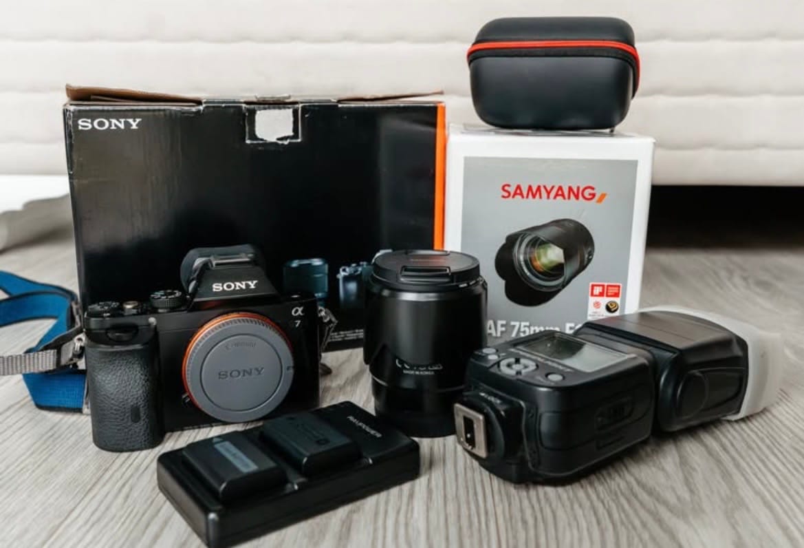 Sony A7 + Samyang 75mm f1.8 + blitz