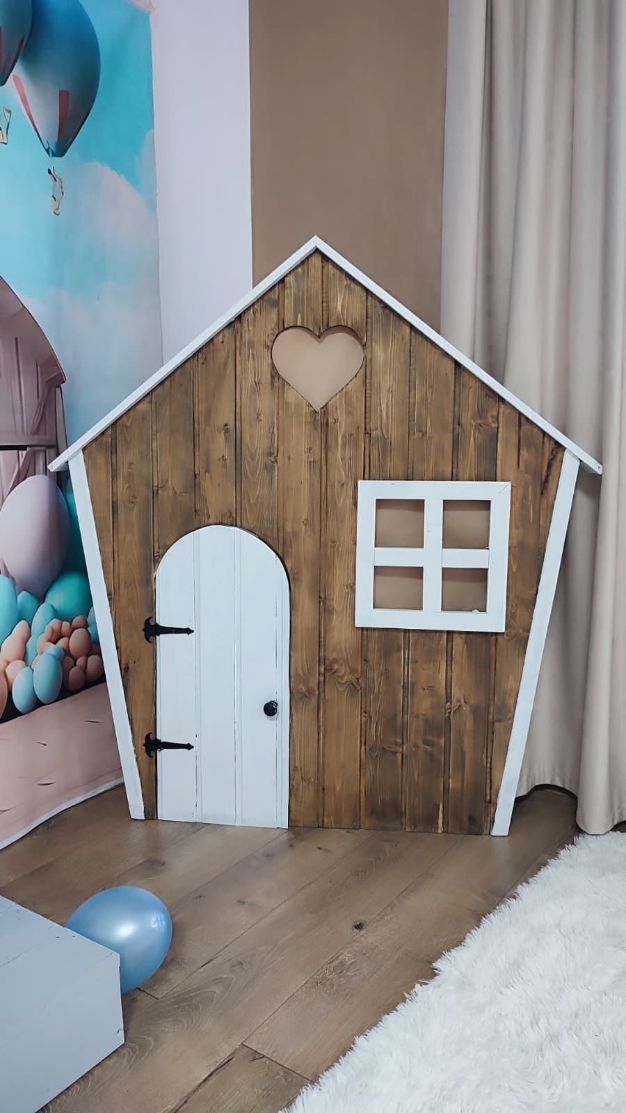 Vand decor fatada casuta studio foto folosita in ultimii 2 ani